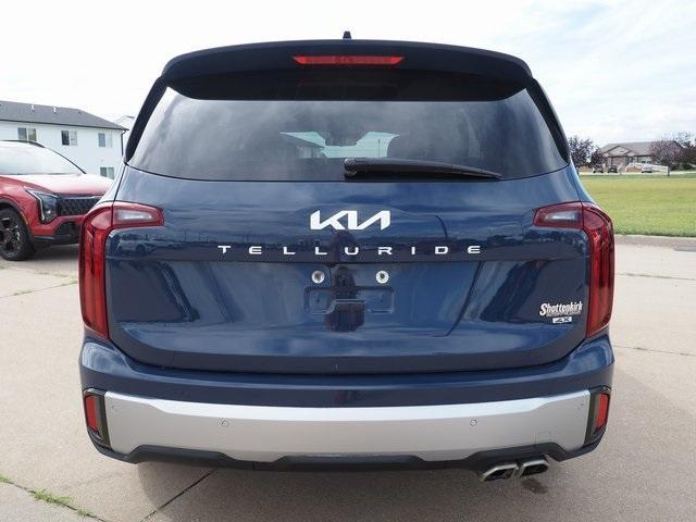 Photo of 2023 Midnight Black Kia Telluride
