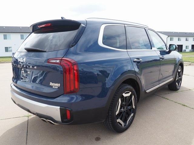 Photo of 2023 Midnight Black Kia Telluride