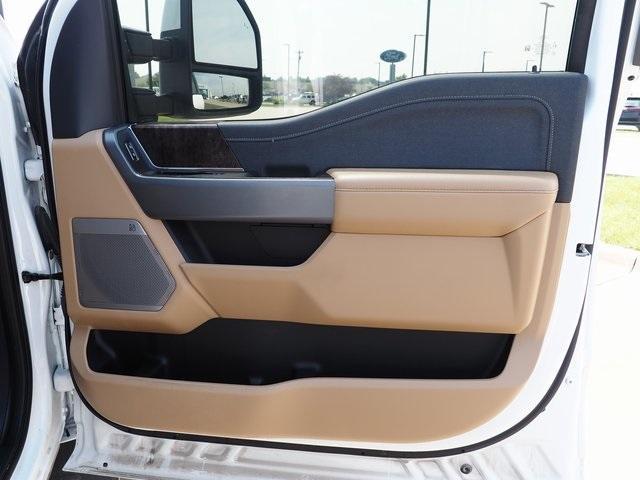 Photo of 2023 Oxford White Ford F-250