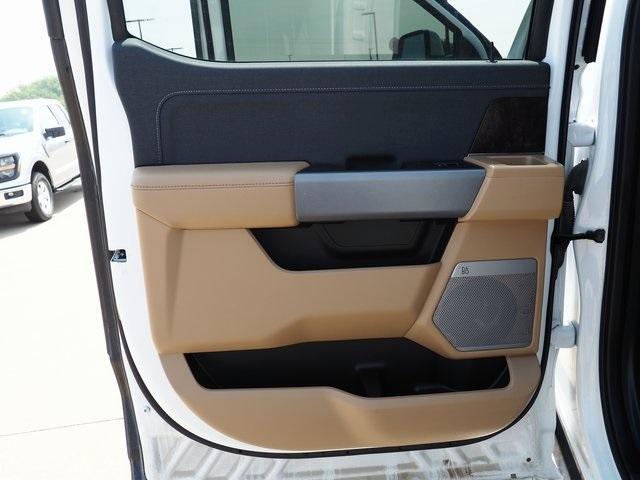 Photo of 2023 Oxford White Ford F-250