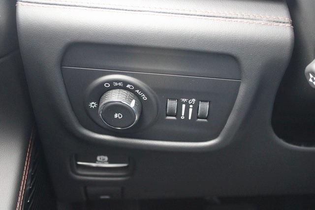 Photo of 2025 Bright White Clearcoat Jeep Grand Cherokee L