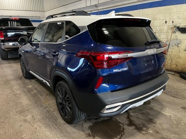 Photo of 2023 Dark Ocean Blue / White Roof Kia Seltos