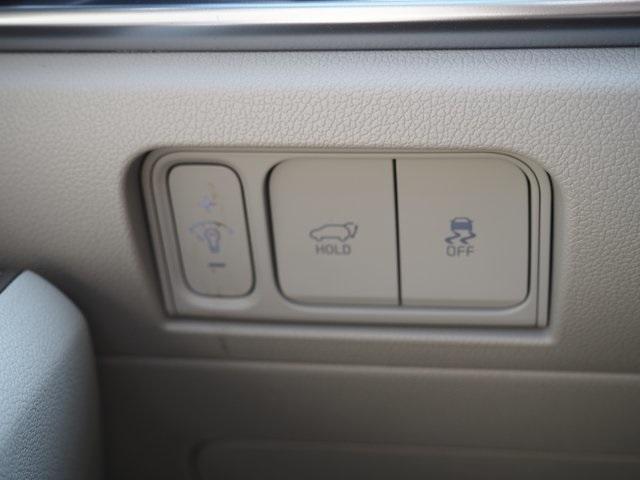 Photo of 2025 Snow White Pearl Kia Sorento Hybrid