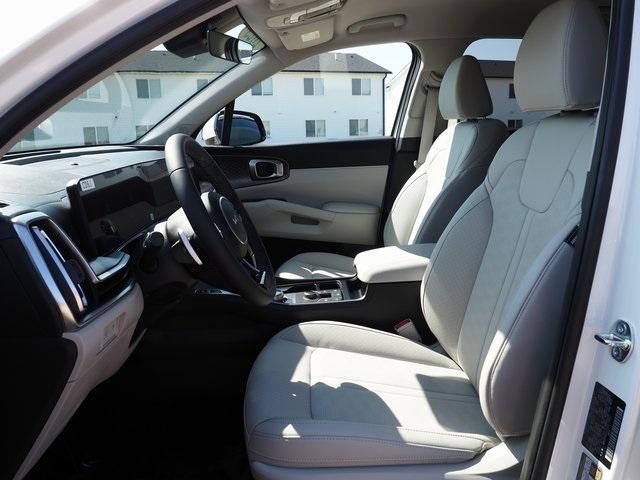 Photo of 2025 Snow White Pearl Kia Sorento Hybrid