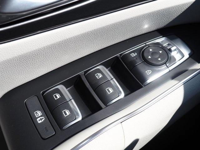 Photo of 2025 Snow White Pearl Kia Sorento Hybrid