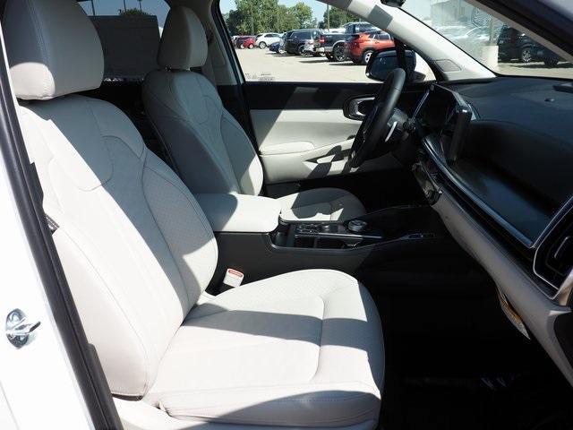 Photo of 2025 Snow White Pearl Kia Sorento Hybrid