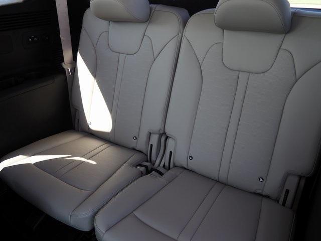 Photo of 2025 Snow White Pearl Kia Sorento Hybrid