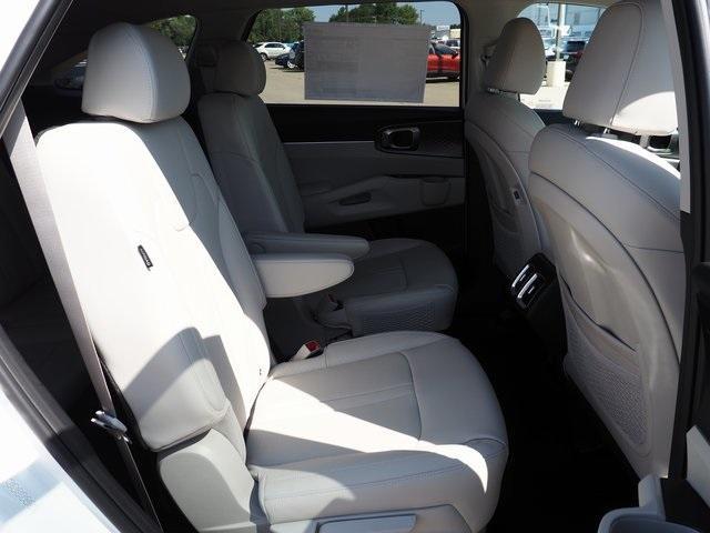 Photo of 2025 Snow White Pearl Kia Sorento Hybrid