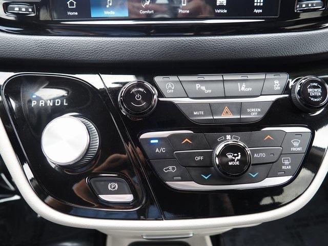 Photo of 2021 Granite Crystal Clearcoat Metallic Chrysler Pacifica