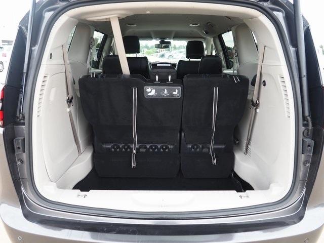 Photo of 2021 Granite Crystal Clearcoat Metallic Chrysler Pacifica