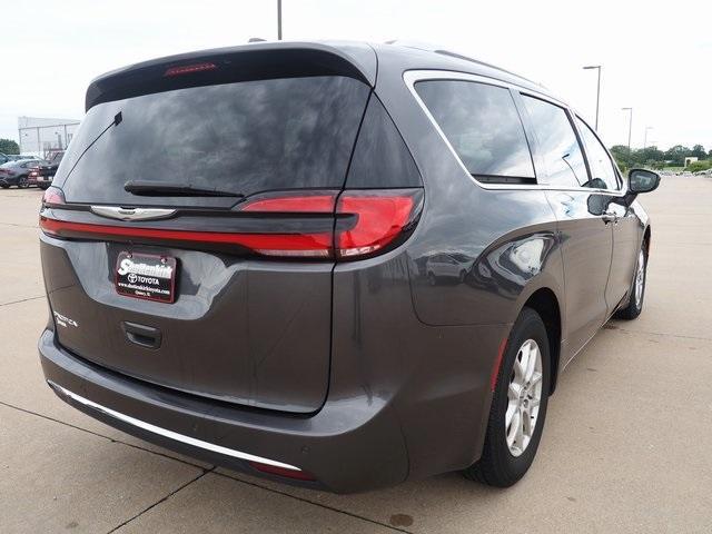 Photo of 2021 Granite Crystal Clearcoat Metallic Chrysler Pacifica
