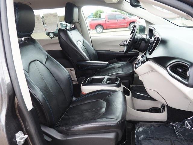 Photo of 2021 Granite Crystal Clearcoat Metallic Chrysler Pacifica
