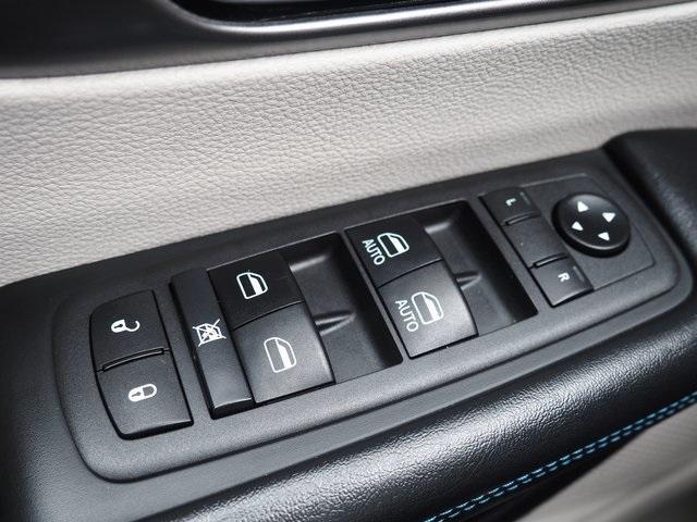 Photo of 2021 Granite Crystal Clearcoat Metallic Chrysler Pacifica