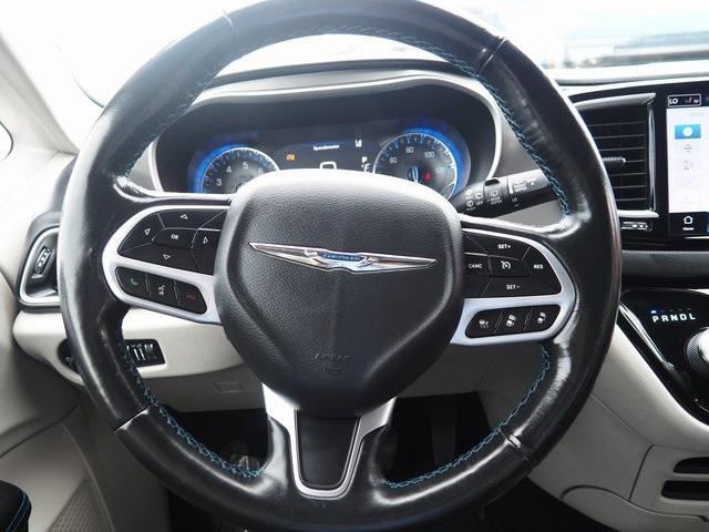Photo of 2021 Granite Crystal Clearcoat Metallic Chrysler Pacifica