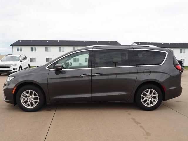 Photo of 2021 Granite Crystal Clearcoat Metallic Chrysler Pacifica