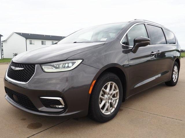 Photo of 2021 Granite Crystal Clearcoat Metallic Chrysler Pacifica