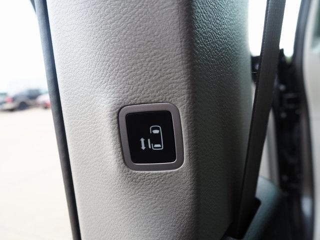 Photo of 2021 Granite Crystal Clearcoat Metallic Chrysler Pacifica