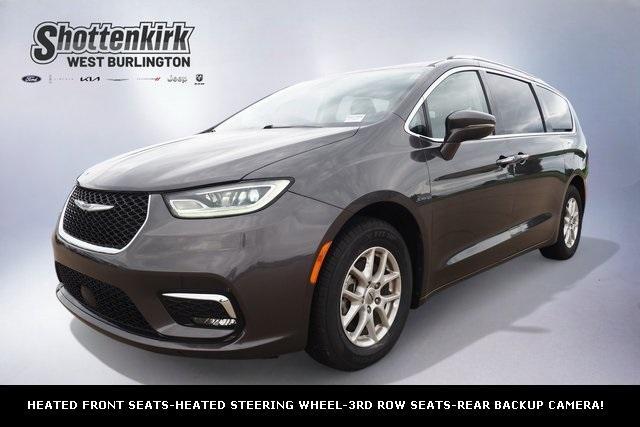 Photo of 2021 Granite Crystal Clearcoat Metallic Chrysler Pacifica