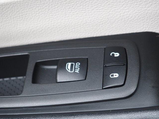 Photo of 2021 Granite Crystal Clearcoat Metallic Chrysler Pacifica