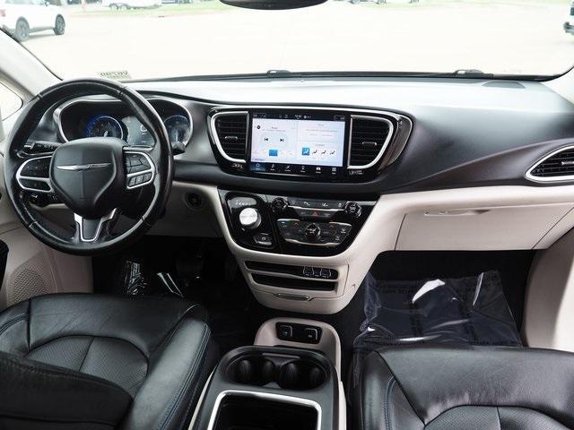 Photo of 2021 Granite Crystal Clearcoat Metallic Chrysler Pacifica
