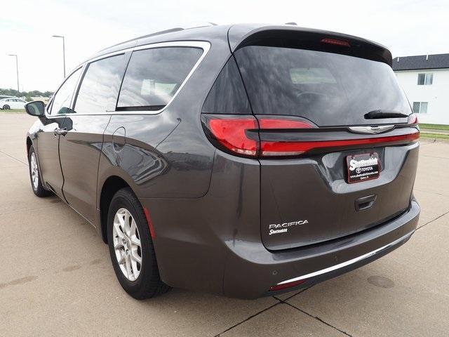 Photo of 2021 Granite Crystal Clearcoat Metallic Chrysler Pacifica