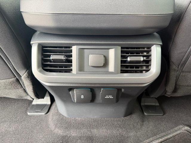 Photo of 2025 White Metallic Ford F-150