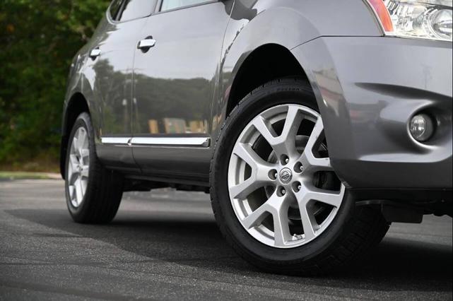 Photo of 2013 Gray Nissan Rogue