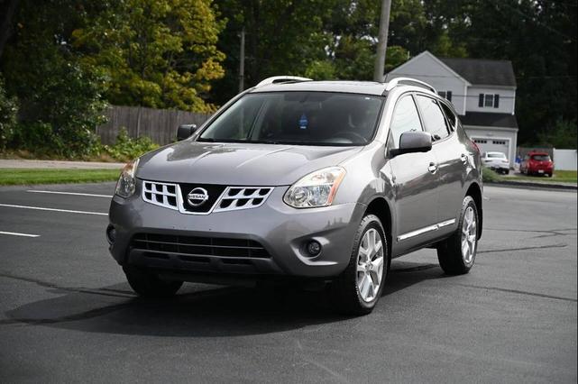 Photo of 2013 Gray Nissan Rogue