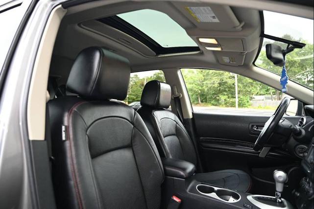 Photo of 2013 Gray Nissan Rogue
