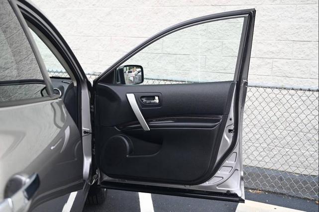 Photo of 2013 Gray Nissan Rogue