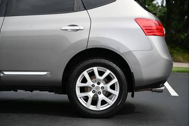 Photo of 2013 Gray Nissan Rogue