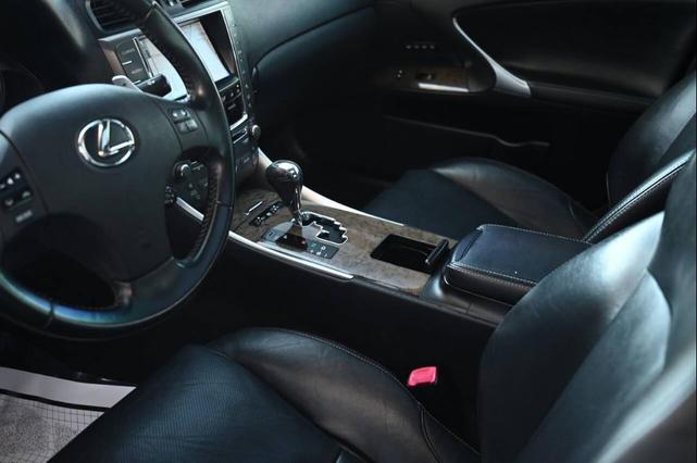 Photo of 2010 Silver Lexus IS 250