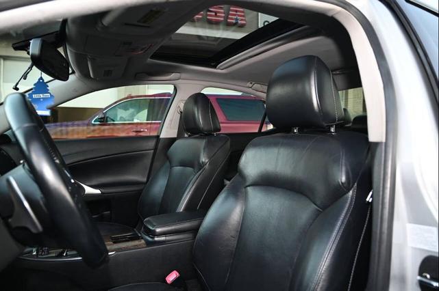Photo of 2010 Silver Lexus IS 250