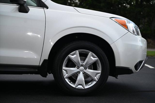Photo of 2014 White Subaru Forester