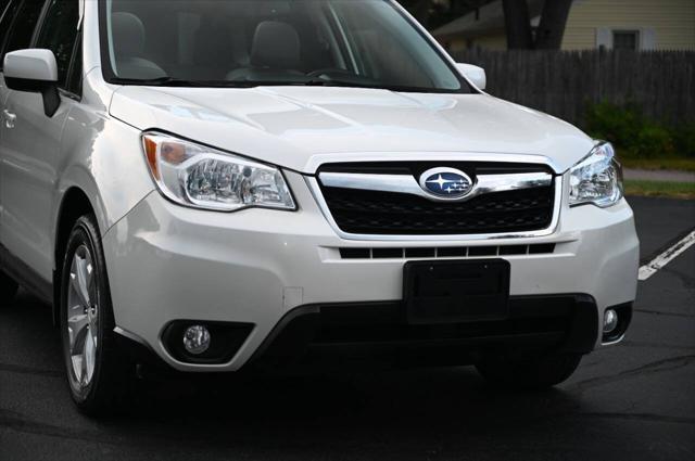 Photo of 2014 White Subaru Forester