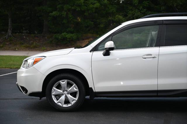 Photo of 2014 White Subaru Forester