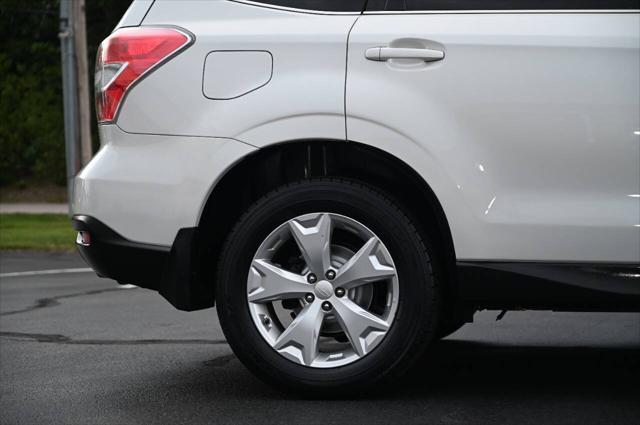 Photo of 2014 White Subaru Forester