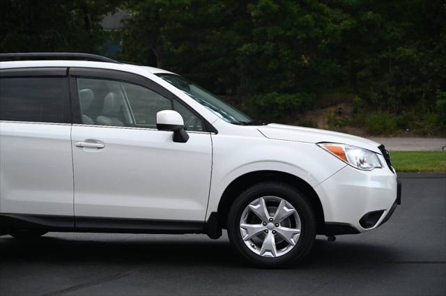 Photo of 2014 White Subaru Forester