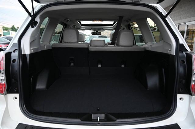 Photo of 2014 White Subaru Forester