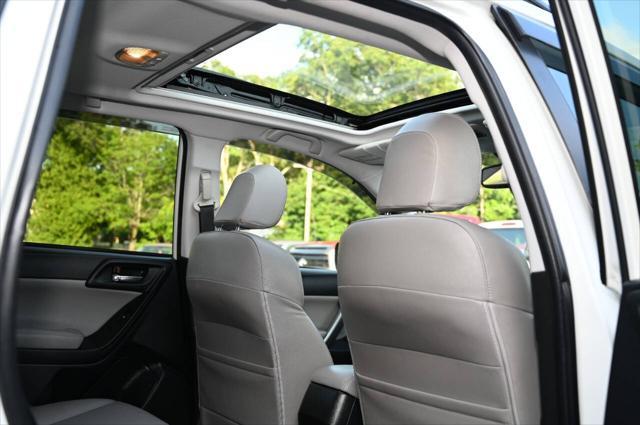 Photo of 2014 White Subaru Forester