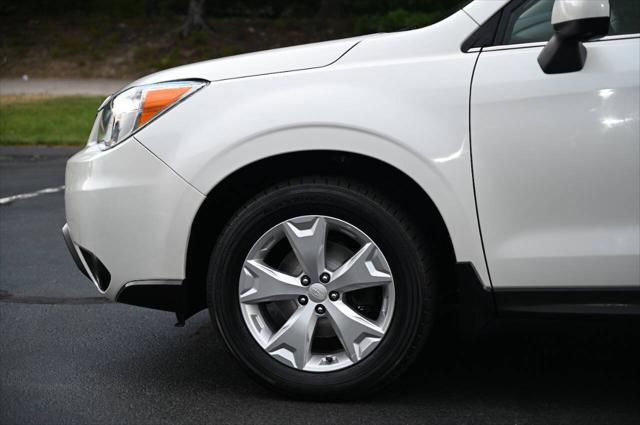 Photo of 2014 White Subaru Forester