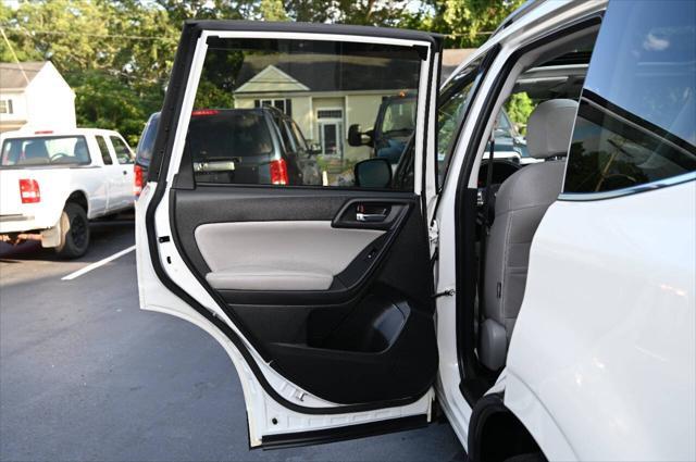 Photo of 2014 White Subaru Forester