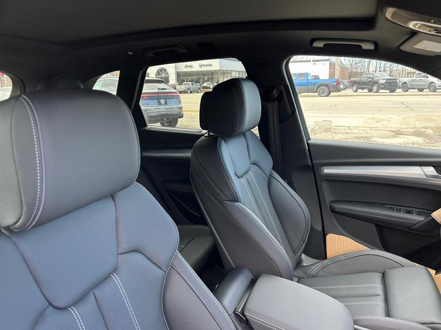 Photo of 2025 Glacier White Metallic Audi Q5