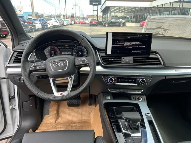 Photo of 2025 Glacier White Metallic Audi Q5