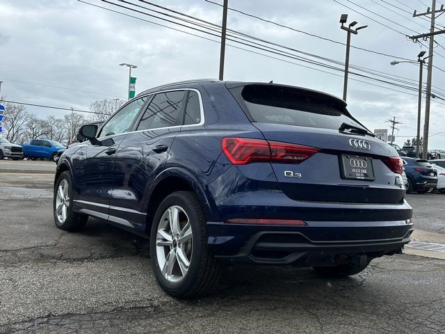Photo of 2024 Navarra Blue Metallic Audi Q3