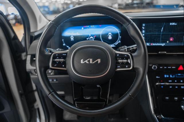 Photo of 2024 Ceramic Silver Kia Carnival