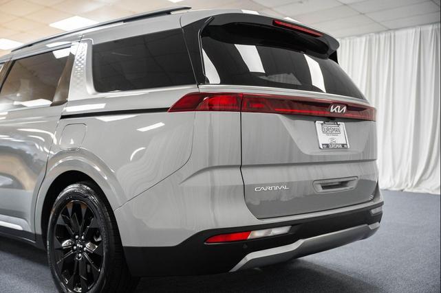 Photo of 2024 Ceramic Silver Kia Carnival