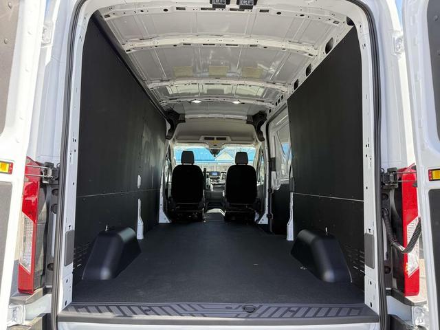 Photo of 2025 Oxford White Ford Transit-250