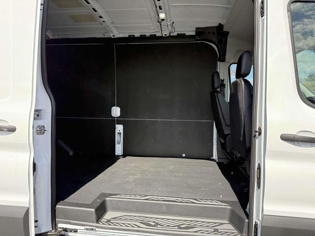 Photo of 2025 Oxford White Ford Transit-250