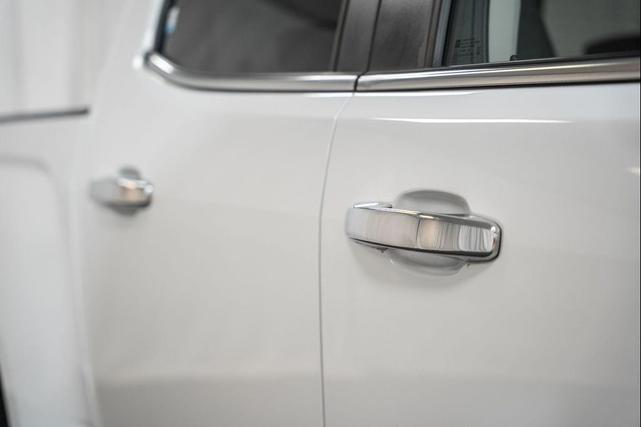 Photo of 2022 Summit White GMC Canyon